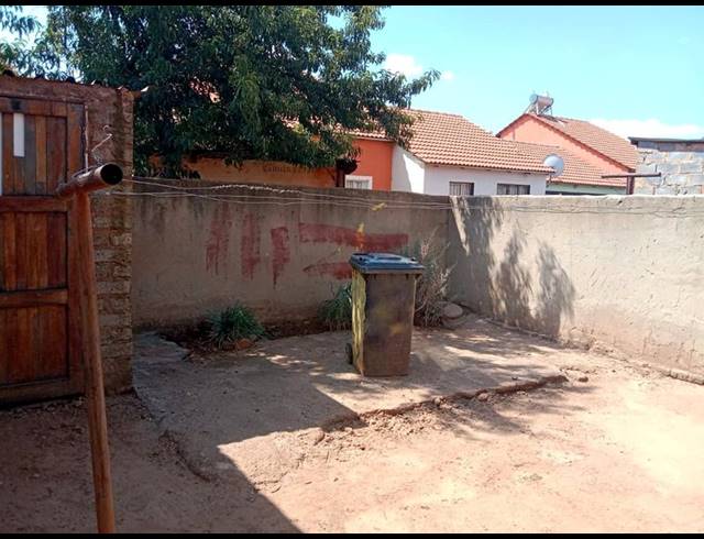 2 BEDROOM HOUSE FOR SALE IN LUFHERENG